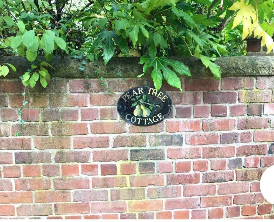 Pear Tree Cottage Courtyard 슈루즈버리 외부 사진